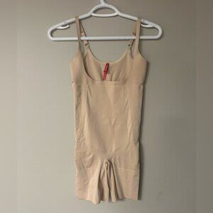 Spanx Sculpt On Core Open-Bust Mid-Thigh Nude Bodysuit